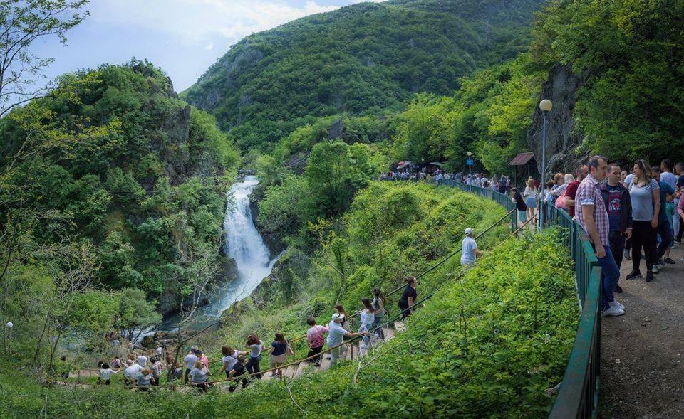 Resort Ujevara E Drinit Peje Bagian luar foto