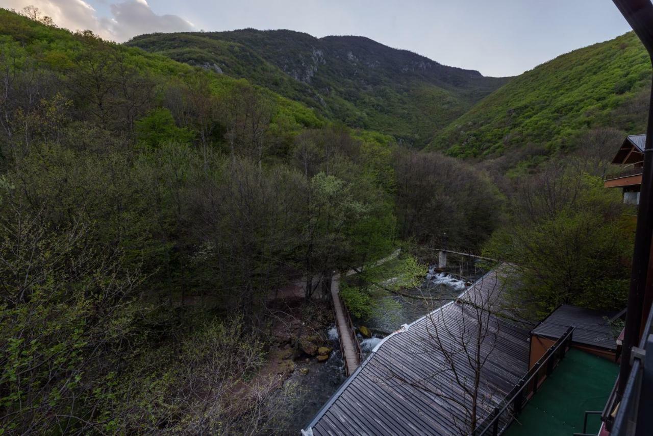Resort Ujevara E Drinit Peje Bagian luar foto